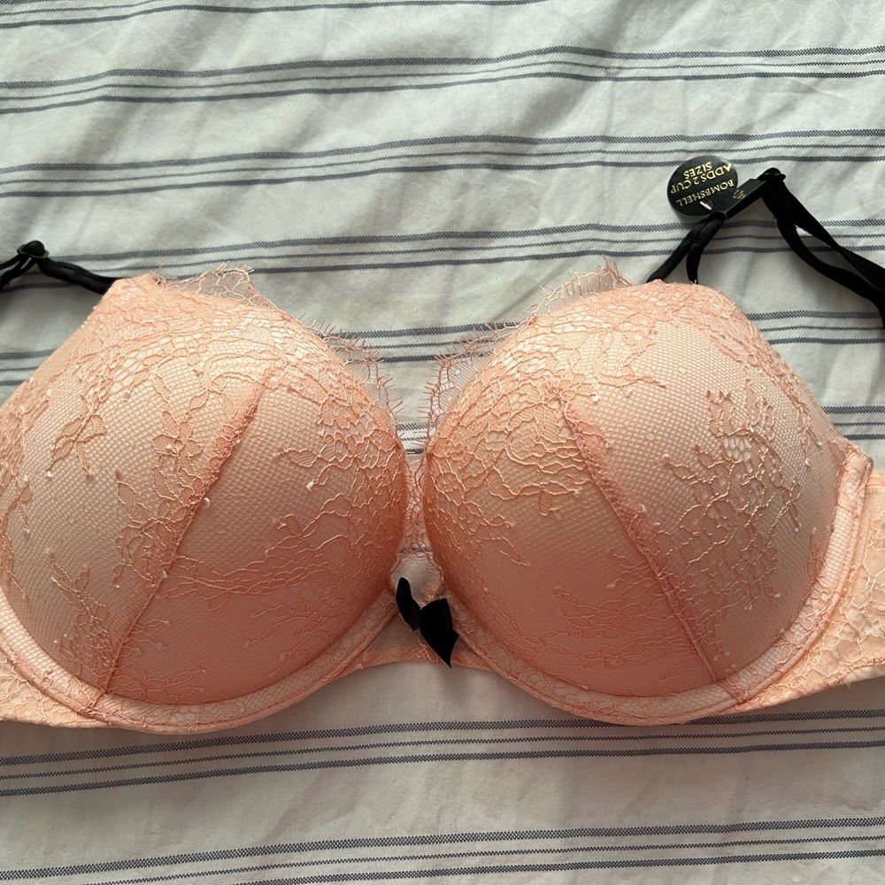 NWT Victoria’s Secret Bombshell Chantilly Roseblush Adds 2 Cup Bra Sz 32D
